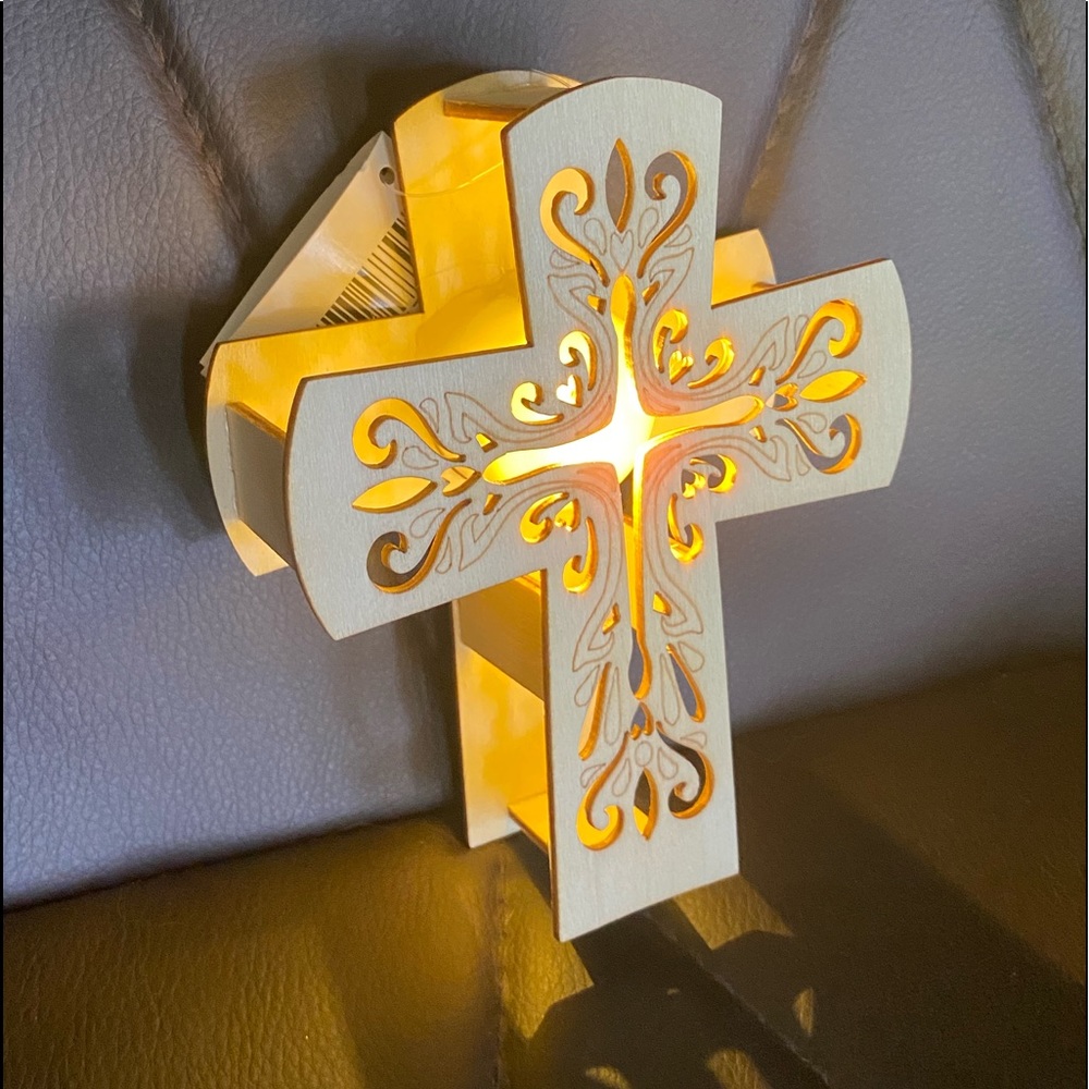 Darling Wood cross Light Up NO PLUG in required NWT